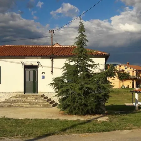 Zwei Zedern Nyaraló *